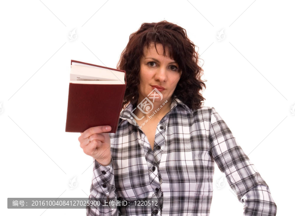 拿著書的女人