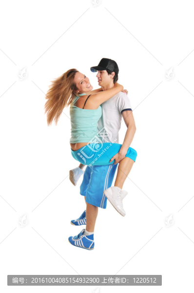 白色的年輕夫婦擁抱