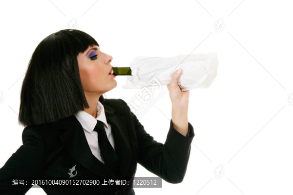 喝酒的女人