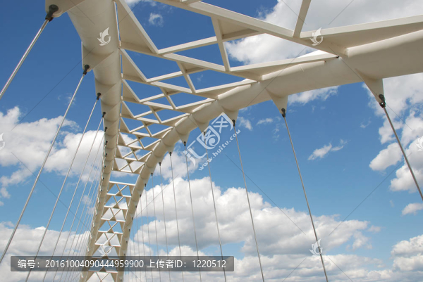 現(xiàn)代步行橋