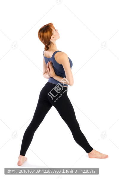 做瑜伽锻炼的女人