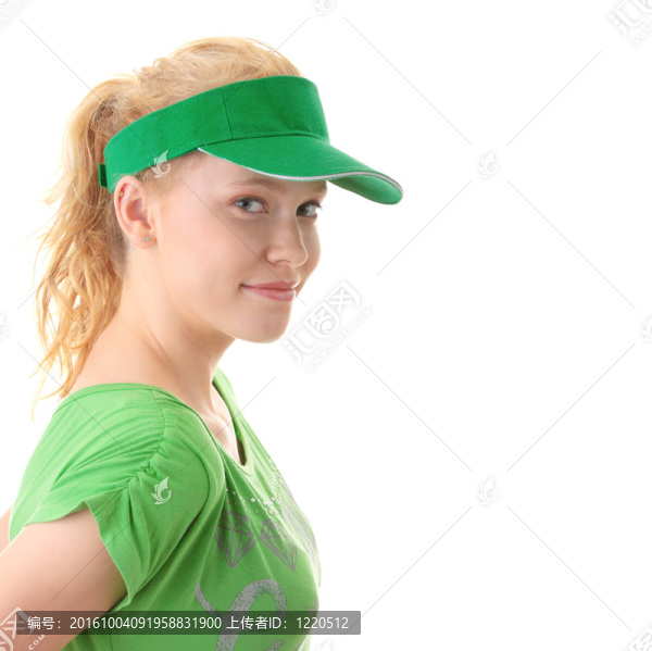 年輕漂亮的金發(fā)女人與綠色的帽子