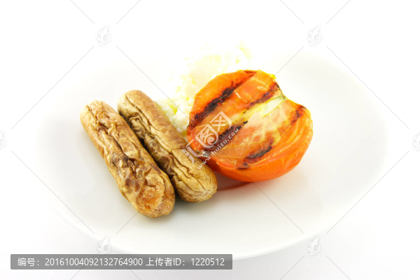 在盤子上煮的早餐