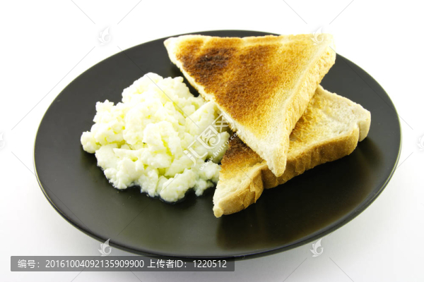 在盤子上煮的早餐