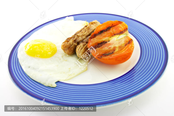 在盤子上煮的早餐