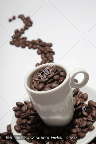 咖啡杯和咖啡豆