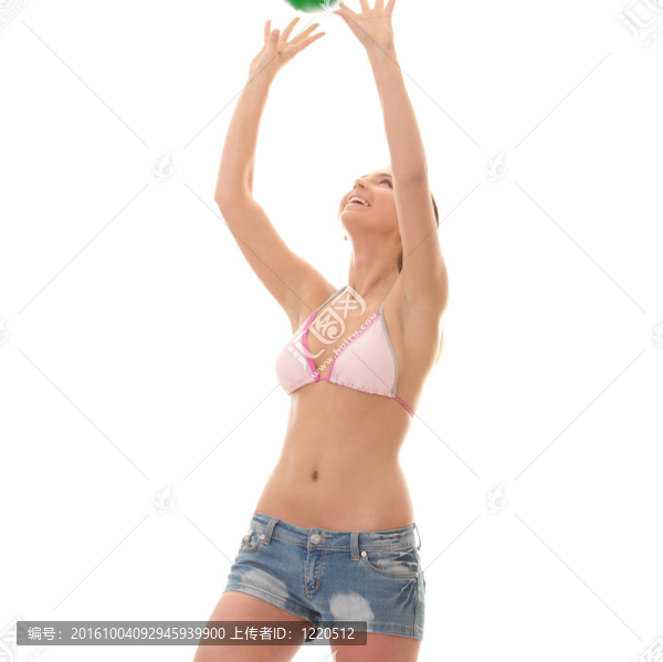 漂亮的女人打排球