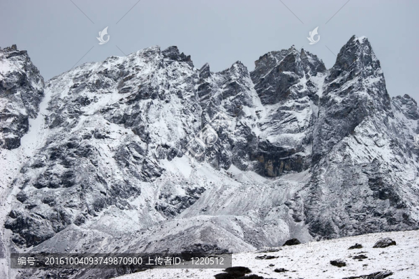 降雪后山；喜馬拉雅；尼泊爾