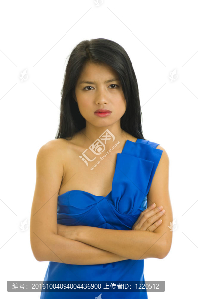 漂亮的亞洲年輕女人，穿著漂亮的藍(lán)色連衣裙，看上去不太幸福-穿著白色的衣服