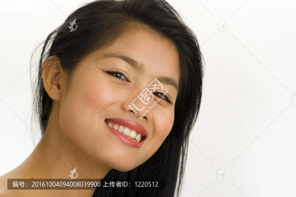 年輕的亞洲女人，大的微笑