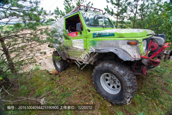越野車在試驗比賽中