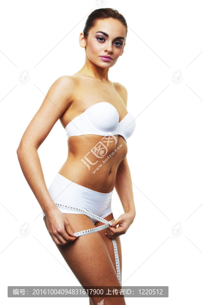 合適的女孩測量她的后方，看看她是否有任何減肥