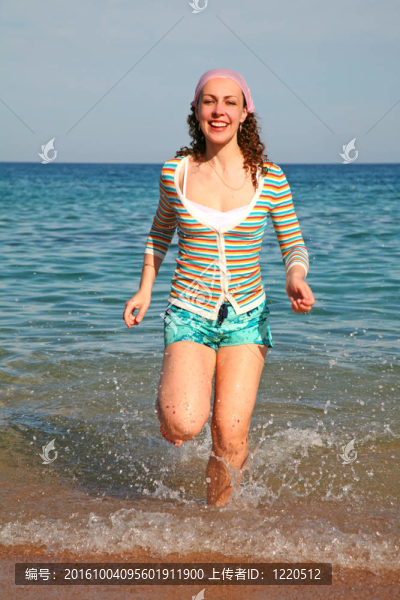 海灘上的女孩
