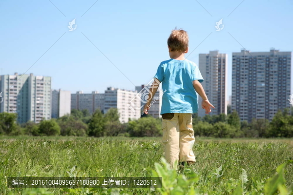 城市里的男孩