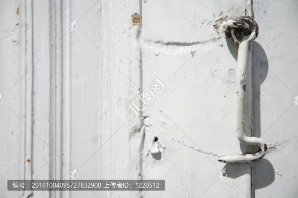 近距離舊漆門
