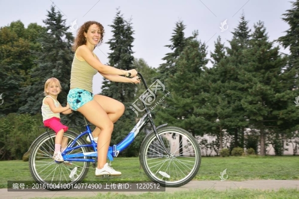 母女騎自行車2