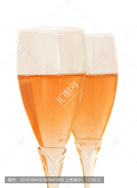 兩杯玫瑰花起泡酒