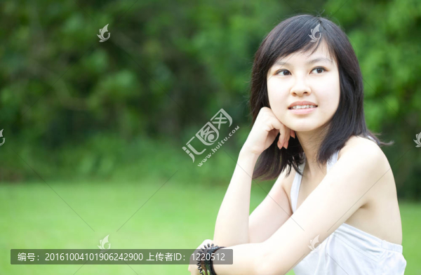 美麗的亞洲女孩肖像戶外