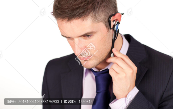 吸引年輕專業(yè)的看著鏡頭