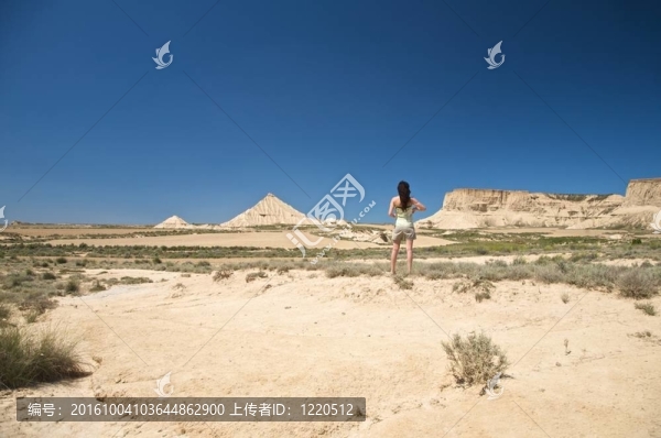 在Bardenas里亞爾的女人