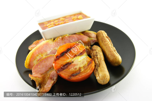 在盤子上煮的早餐