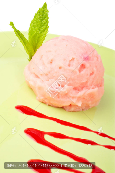 美味的覆盆子冰淇淋