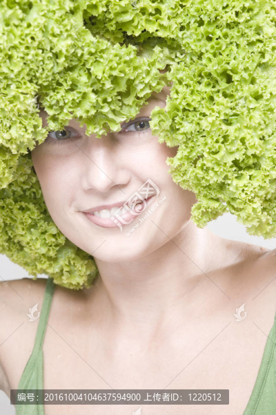 生菜的發(fā)型的女孩