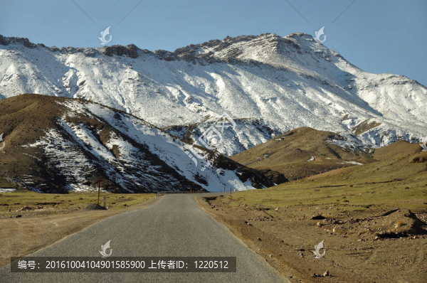 在阿特拉斯山的路；摩洛哥
