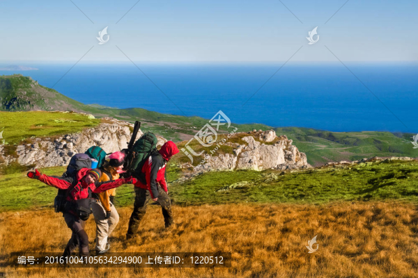 登山者攀登的山