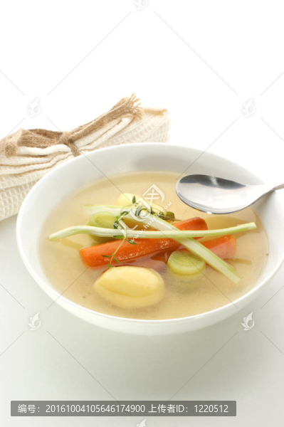 有機(jī)胡蘿卜蔬菜湯
