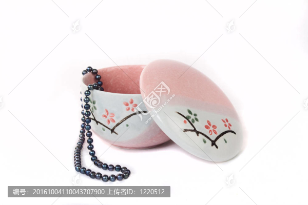 瓷盒與黑珍珠