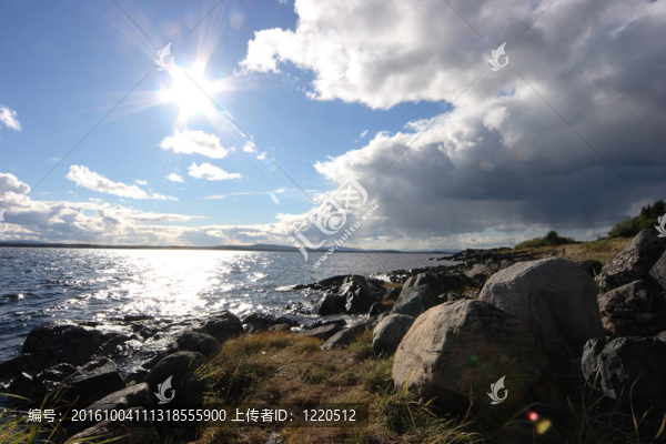 太陽(yáng)在海灣上空