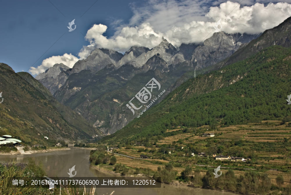 長江、玉龍山