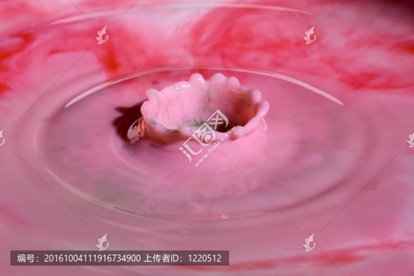 水濺的雕塑