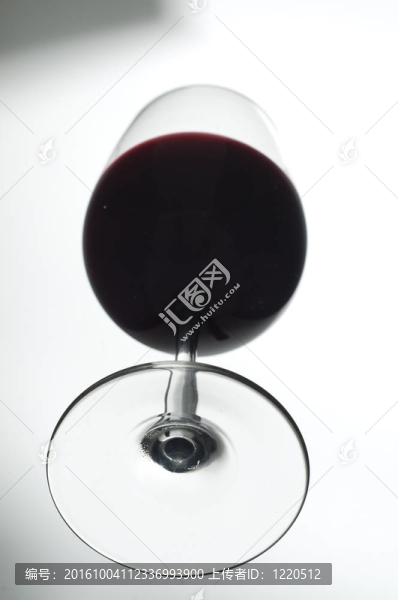 一杯紅葡萄酒