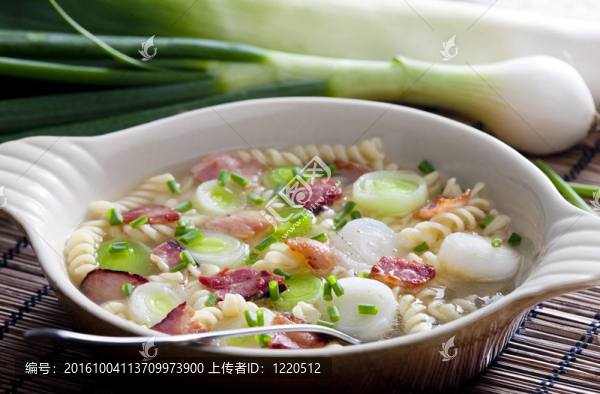 厚的韭菜湯