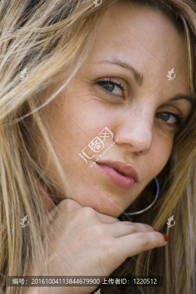 美麗的年輕女人肖像