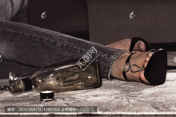藥丸和酒精的死亡