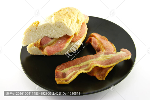 在盤子上煮的早餐