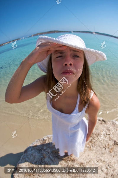 瘋狂漂亮的女人在海灘上