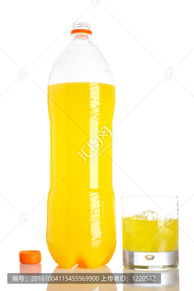 瓶和橙汁蘇打玻璃