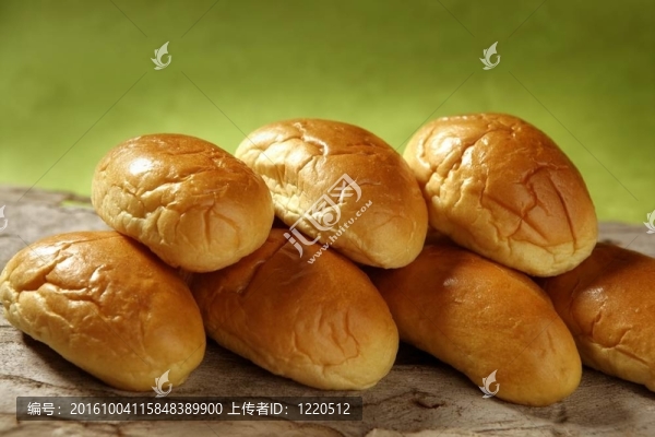 在兩排疊奶油小面包