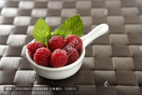 覆盆子羅勒葉