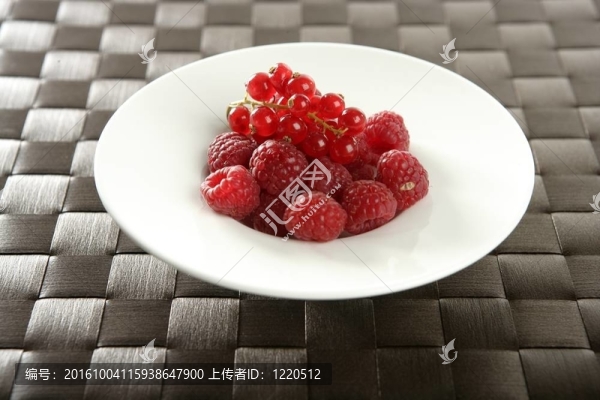 紅醋栗和覆盆子