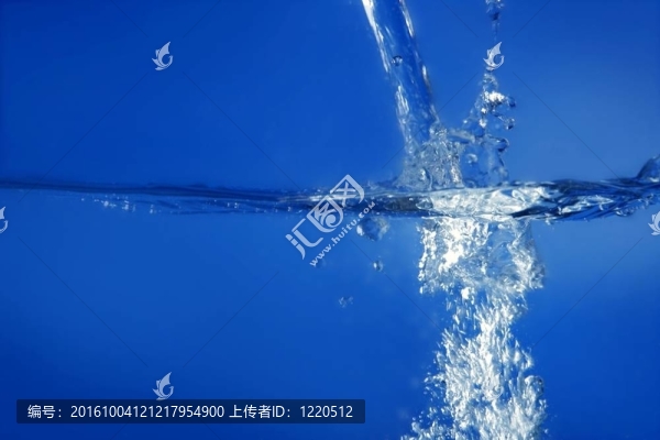 像飛濺的藍色水