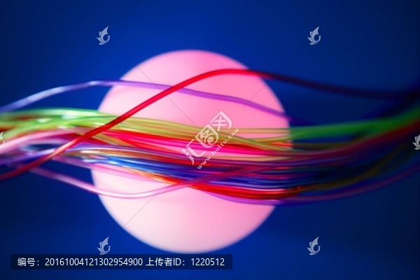 發(fā)光的球體與彩色電線這樣有線通信