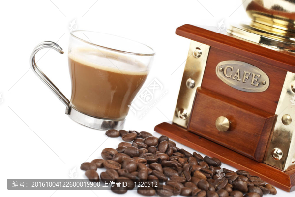 杯子；磨床；咖啡壺和咖啡豆