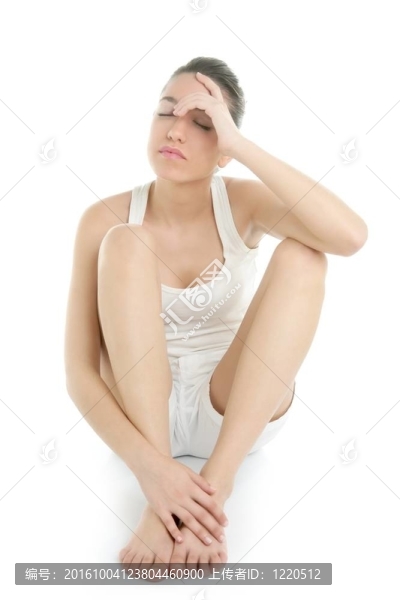 美女壓力頭痛坐白