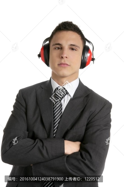 保護噪音的年輕商人