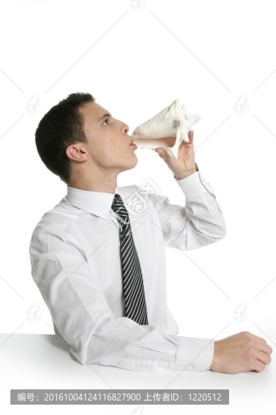 商人與海殼孤立的白色